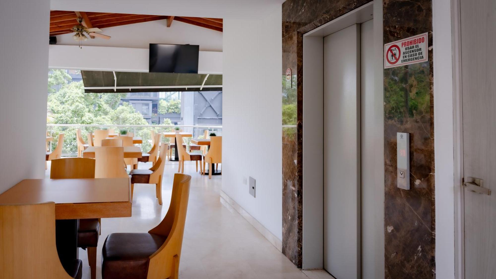 Hotel Madeiro เมเดยิน ภายนอก รูปภาพ