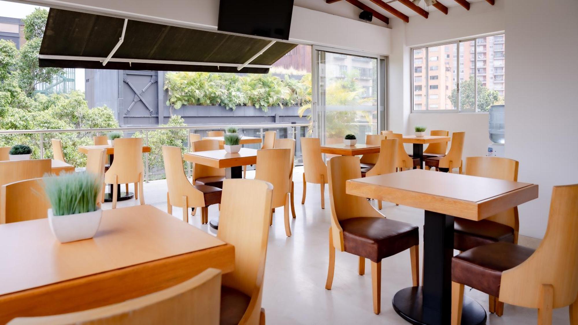 Hotel Madeiro เมเดยิน ภายนอก รูปภาพ